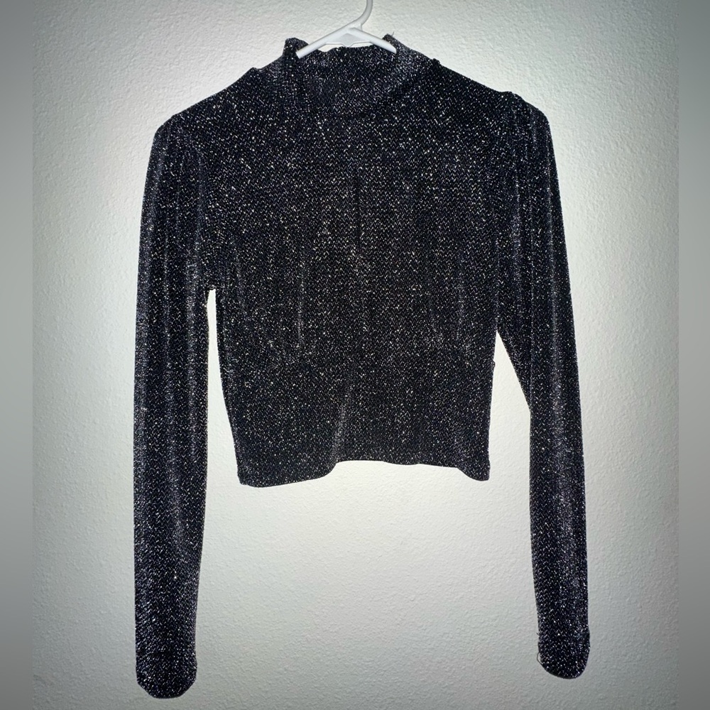 Beautiful long sleeve top.